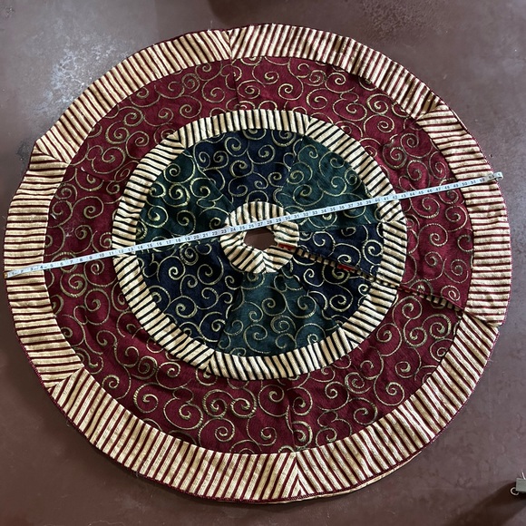 Vintage Christmas Tree Skirt - Picture 4 of 4
